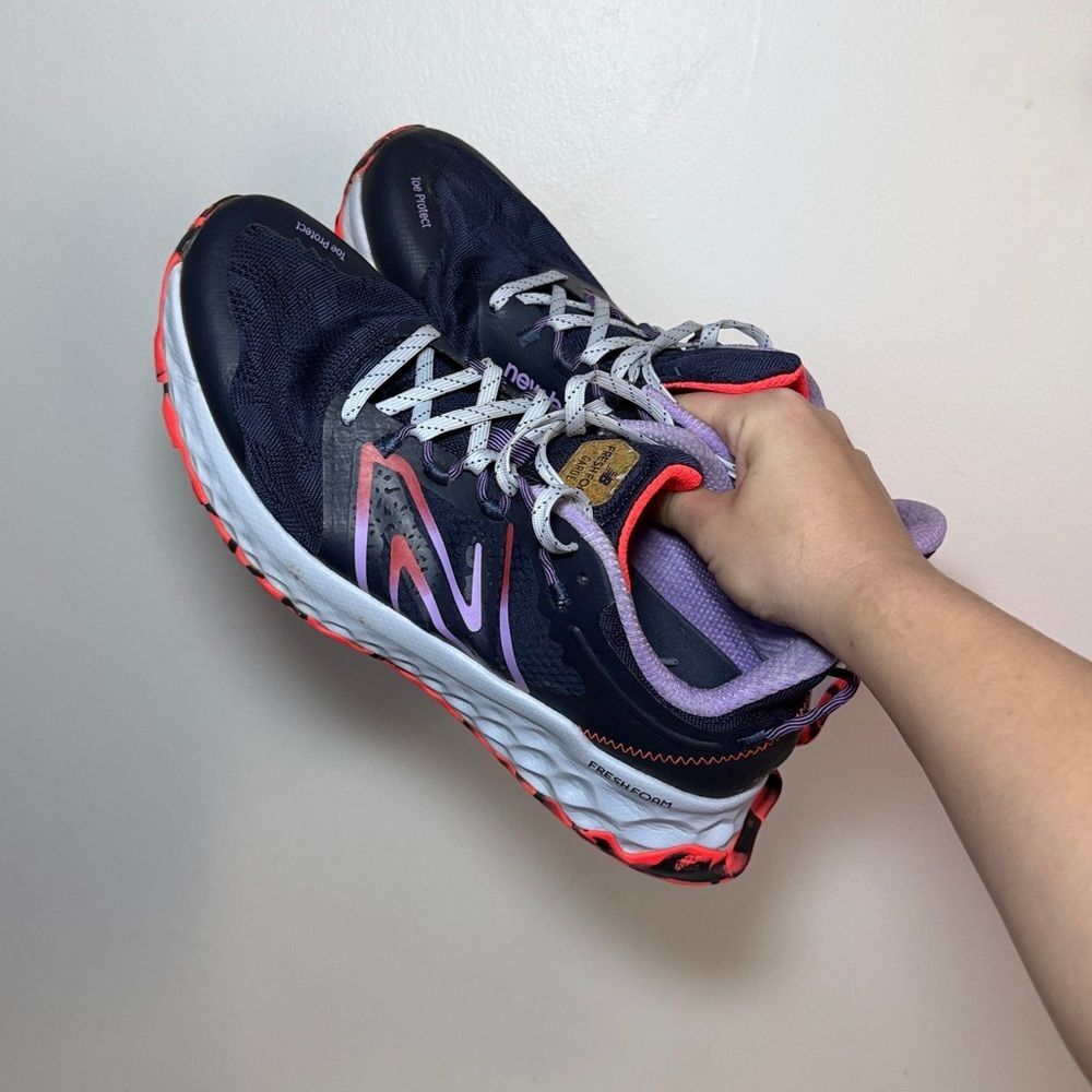 New Balance Fresh Foam Arishi Trail Women's Running Shoes - Black/Voltage Violet